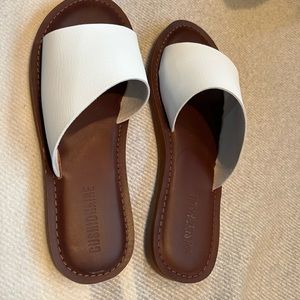 Cushionaire Sandel’s